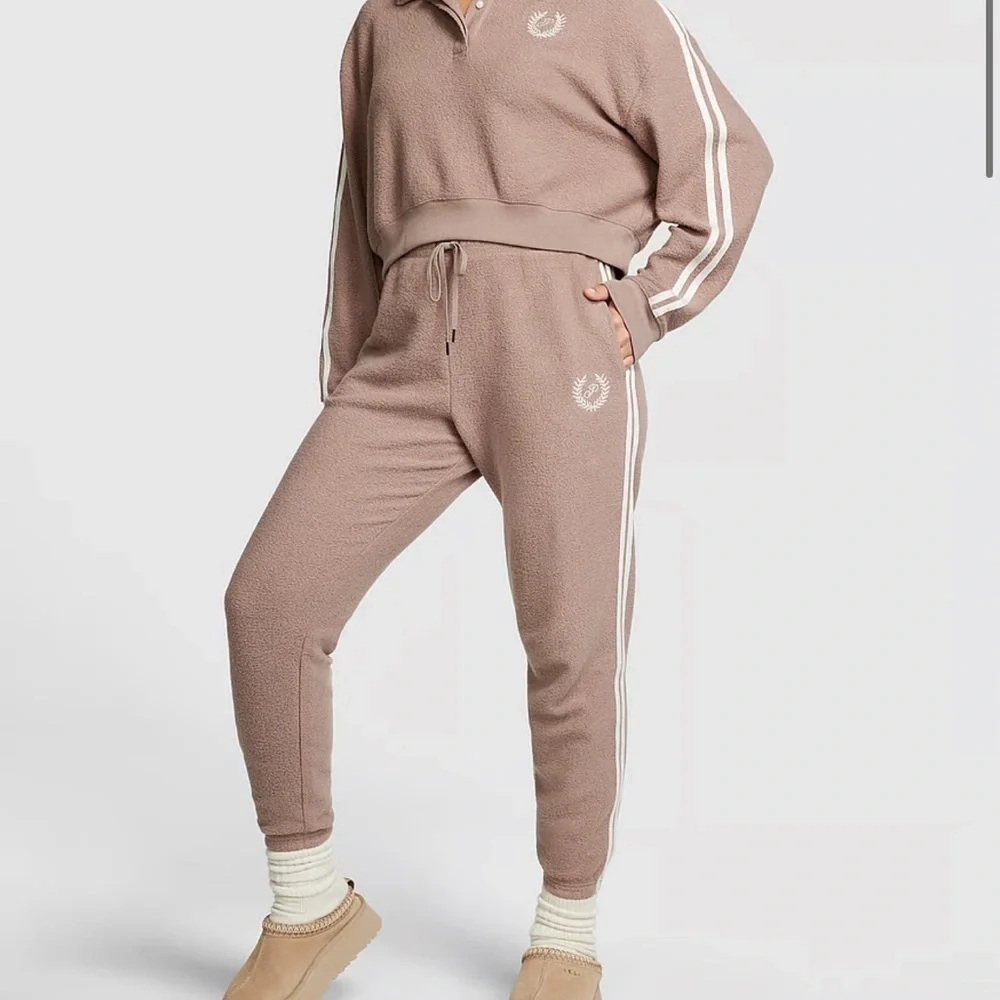 New PINK Reverse Fleece High-Waist‎ Gym Pants